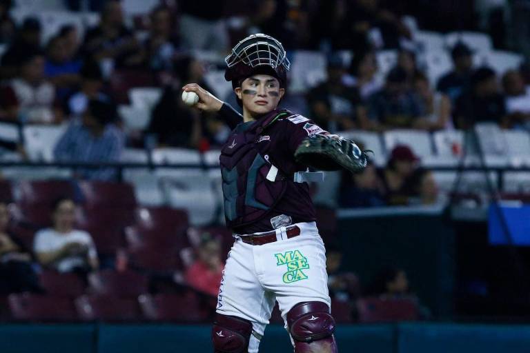 El cátcher de Tomateros de Culiacán, Alexis Wilson, gana el Guante de Oro