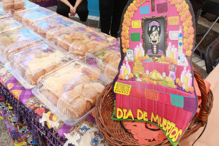 Celebran el Día de Muertos en la Activa Integral