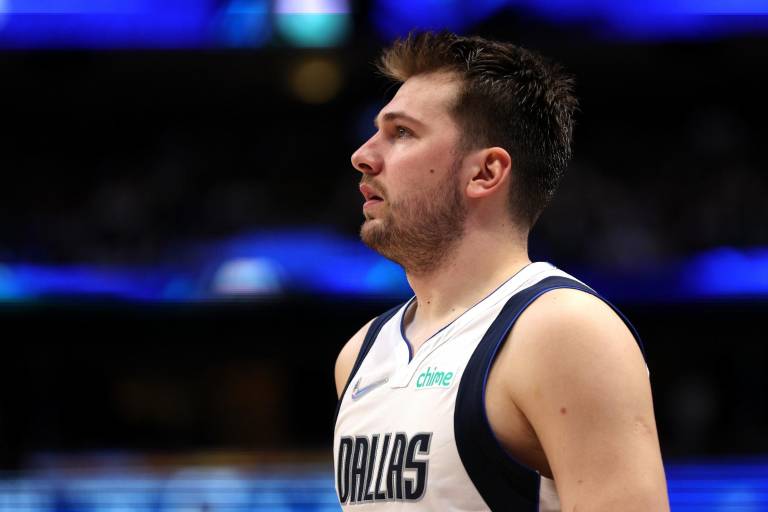 Luka Doncic brilló en el Juego 4 ante los Warriors para mantener con vida a los Mavs