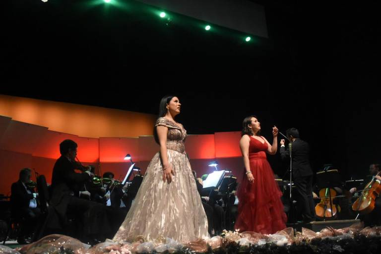 Disfrutan de la Navidad con brillante concierto decembrino