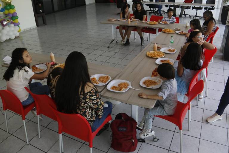 Festeja Grupo Noroeste a hijos de colaboradores en el Día del Niño