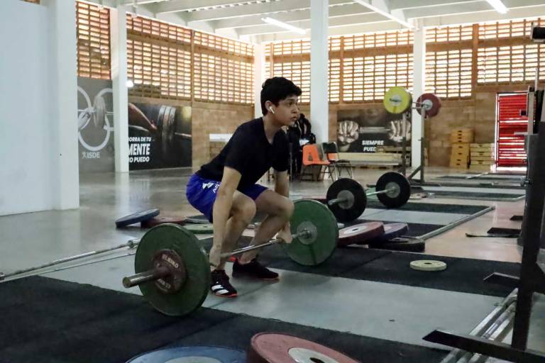 Lista la delegación de levantadores de pesas de la UAS para asistir al Torneo del Pavo