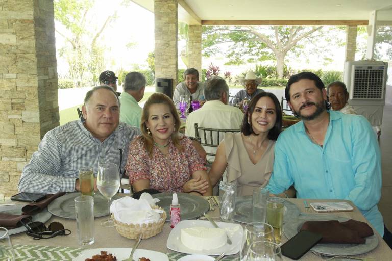Celebran el Día del Agricultor en familia