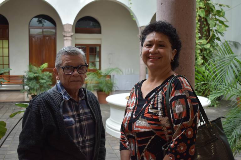 Disfrutan del talento musical del guitarrista Massimo Gatta