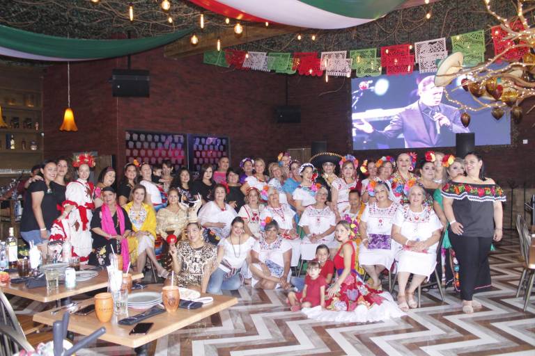 Lucía Velasco de González tiene festejo mexicano en su cumpleaños