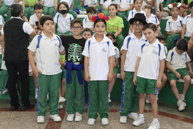 Realiza el Instituto Senda su tradicional concurso de altares en el Día de Muertos