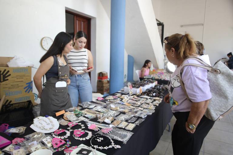 Apoyan a Orfanatorio Mazatlán y Asilo de Ancianos con donación de bisutería; sólo este sábado habrá bazar