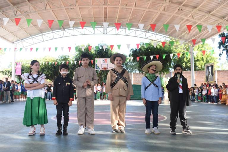 Celebran alumnos del Senda la Revolución Mexicana