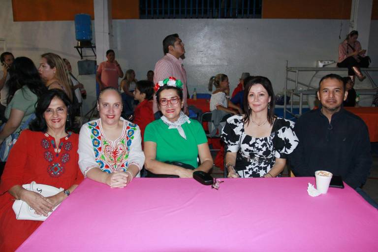 Disfruta la Escuela Activa Integral una divertida noche mexicana