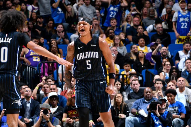 Los Lakers se quedan sin magia y pierden ante Orlando