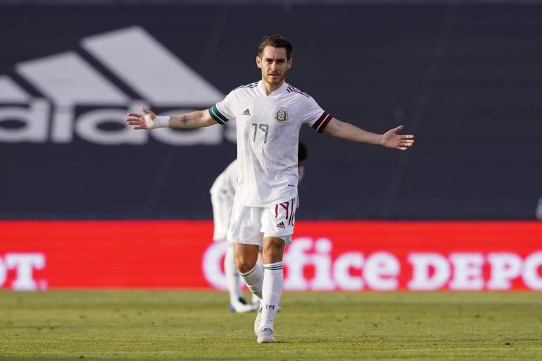 Sinaloense Jesús Angulo es oficializado con León