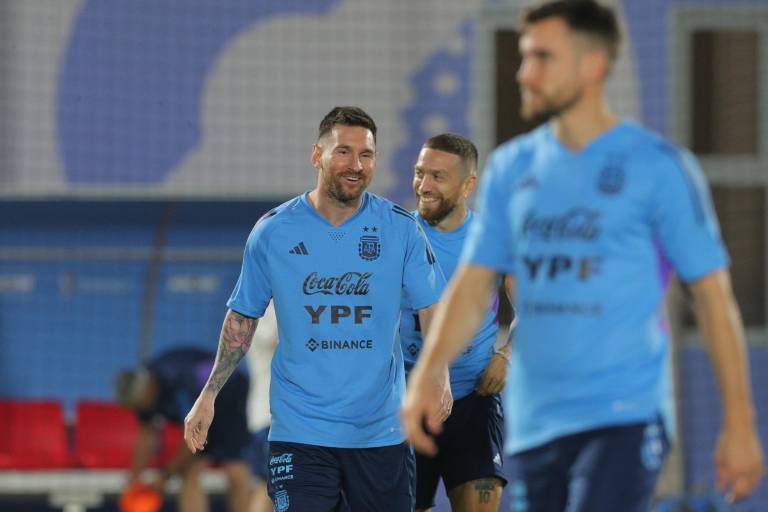 Lionel Messi se entrena con normalidad con Argentina