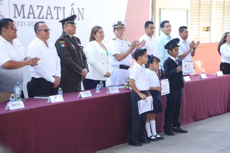 Gobierno Municipal realizó Lunes Cívico en la primaria Lázaro Cárdenas, en Villa Unión