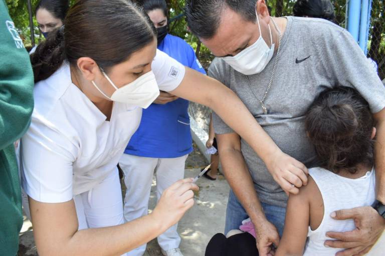 Aplican en Culiacán más de 2,600 vacunas contra sarampión, rubéola y parotiditis, a menores de 8 años