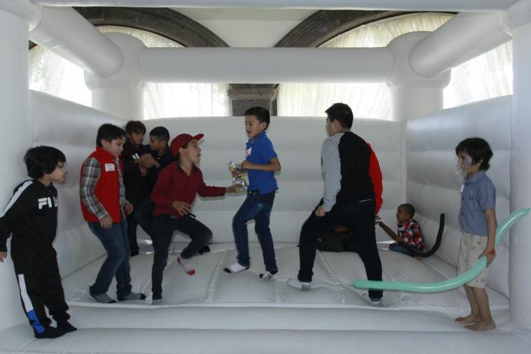 Celebra Ganac su tradicional posada navideña