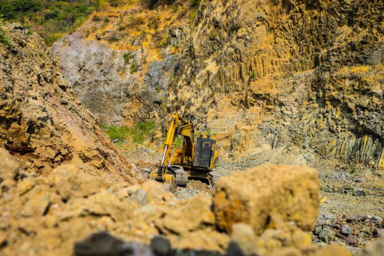 $!Los borradores de acuerdos y compromisos presentados durante la conferencia incluían una referencia a los minerales críticos, afirmando los “riesgos sociales y ambientales” de estos. Sin embargo, el texto final borró esa referencia.