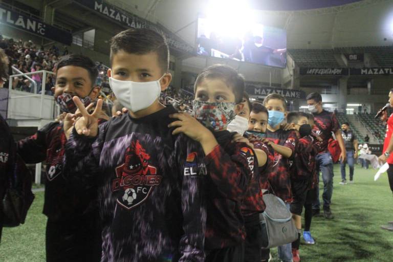 Vuelve la algarabía al Kraken con inauguración de la Copa Mazatlán de Futbol 7