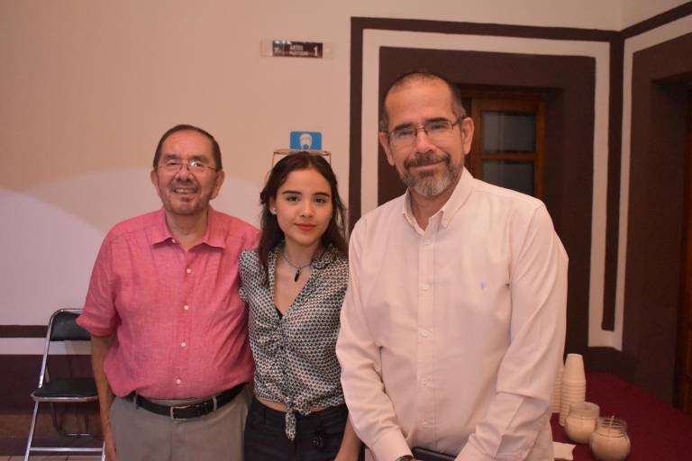 Acompañan a Cecilia Pablos en la presentación de su libro ‘Galbare’