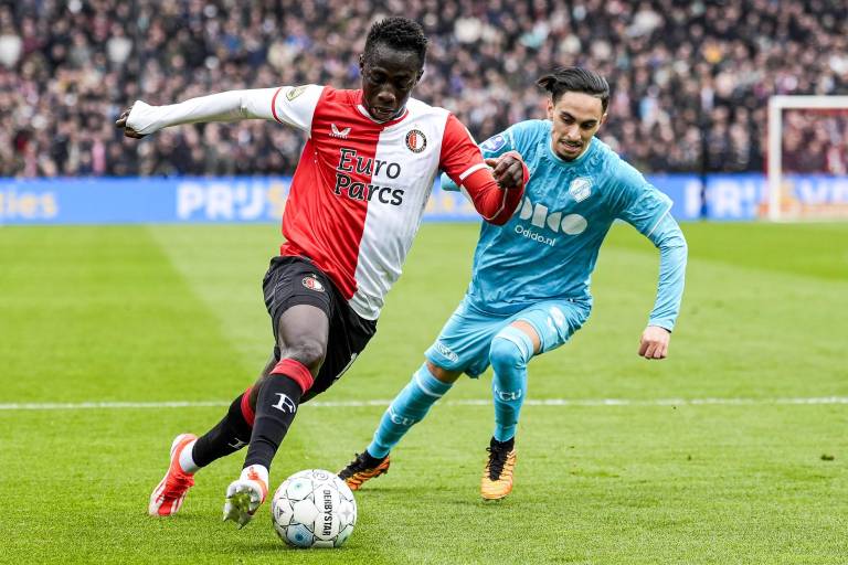 El Feyenoord de Santi Giménez logra sensacional remontada ante el Utrecht