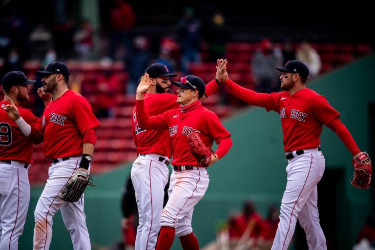 Eduardo Rodríguez y J.D. Martínez lideran triunfo de Medias Rojas