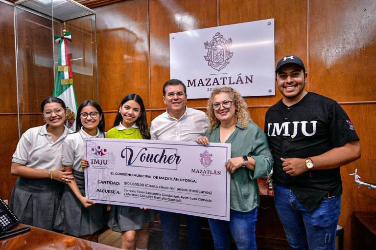 Se van a Rumania alumnas mazatlecas ganadoras de medalla de oro