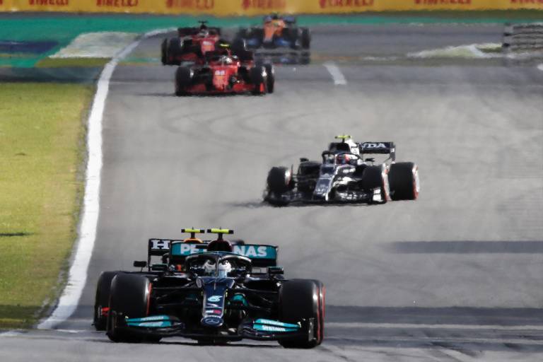 Valtteri Bottas gana prueba sprint y saldrá primero en Brasil; Checo Pérez empezará cuarto