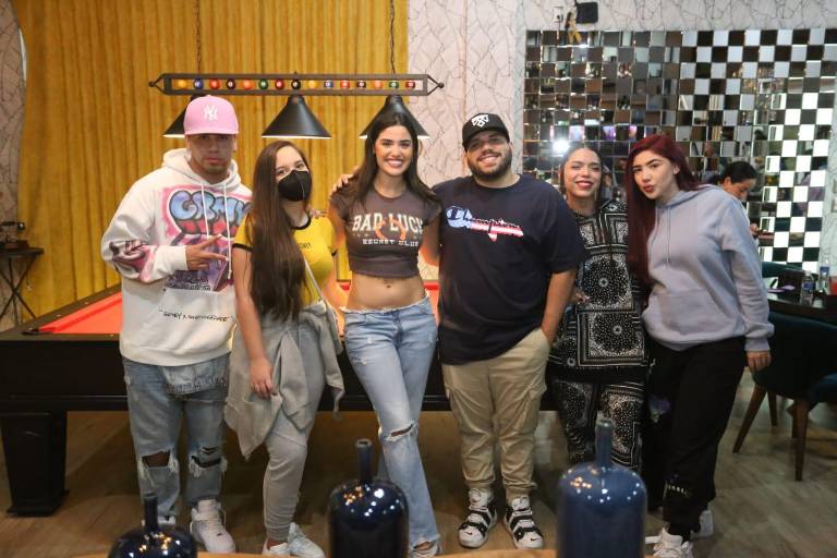 Brianda Lizárraga estrena ‘Shot de tequila’ entre colegas y familiares