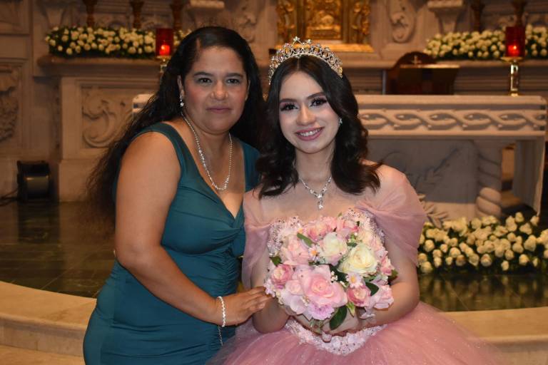 Es Estefany Sánchez una bella quinceañera