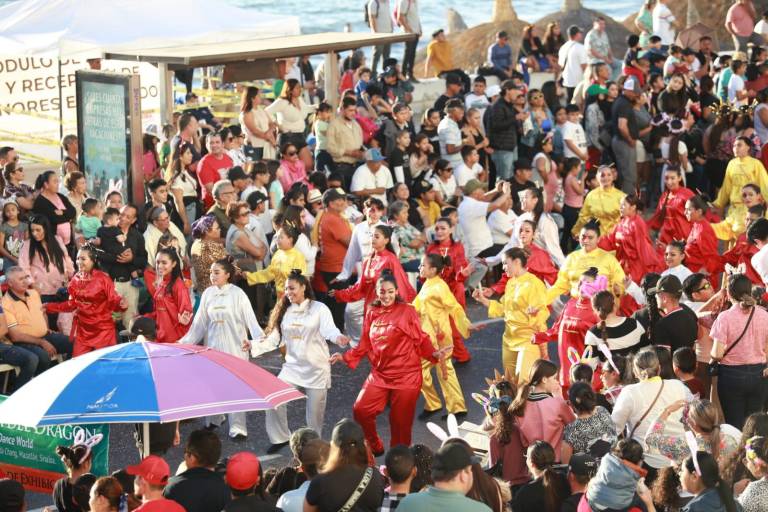 Acuden 180 mil al segundo desfile: Protección Civil