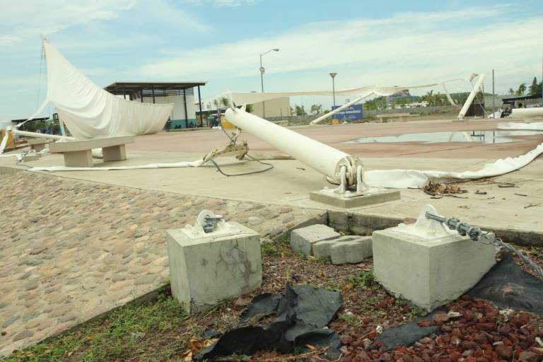 Aún se padecen afectaciones por lluvias del sábado, señala Alcalde de Mazatlán