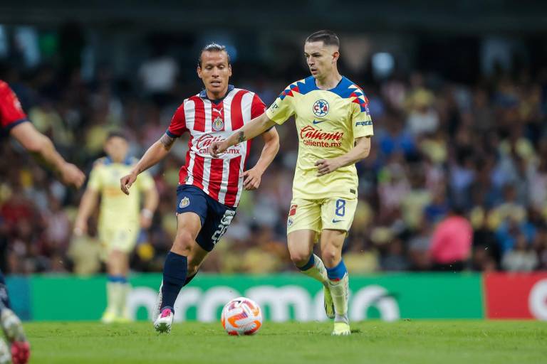 Chivas da la pelea, pero queda en el intento ante América