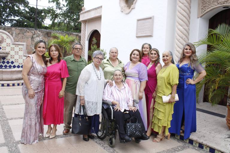 Celebra María Sophía sus dulces 15 años