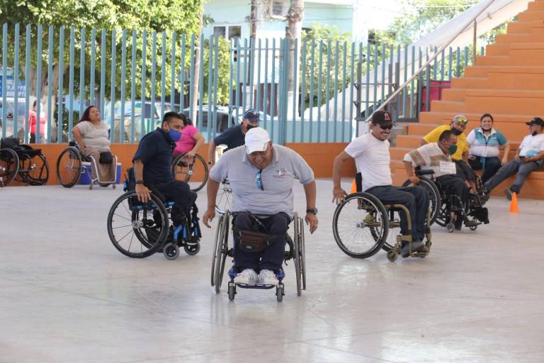 Fundación World Access Project da clínica deportiva en la Martiniano Carvajal de Mazatlán