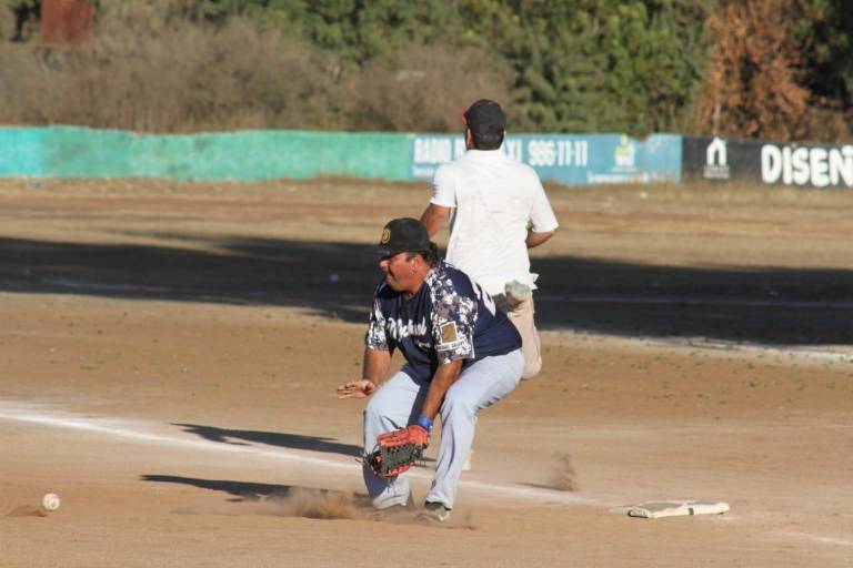 Mariachis de El Conchi lleva paso de campeón en la Liga de Beisbol de Eco Taxis Verdes