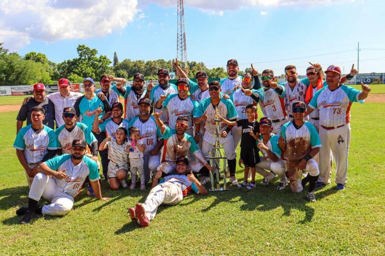 Mazatlán levanta el título del Estatal de Beisbol Libre, celebrado en Guasave