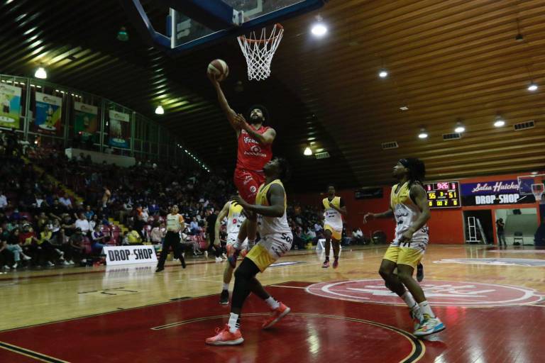 Caballeros de Culiacán pierde ante Venados Basketball en cerrado juego inaugural