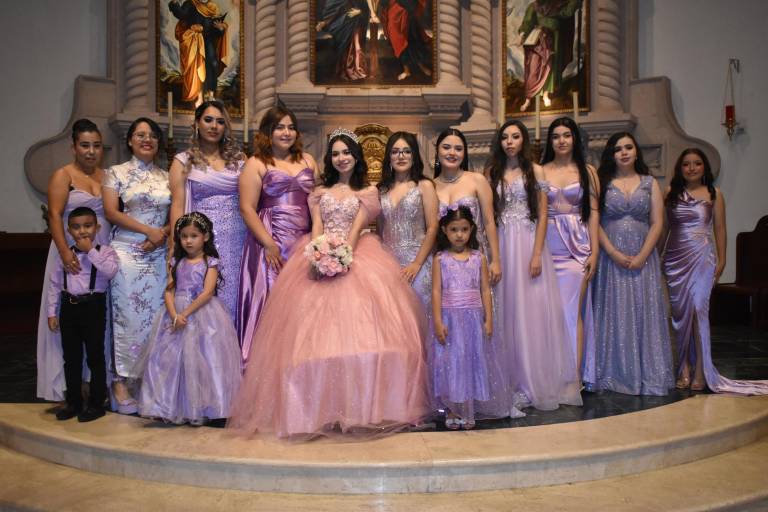 Es Estefany Sánchez una bella quinceañera