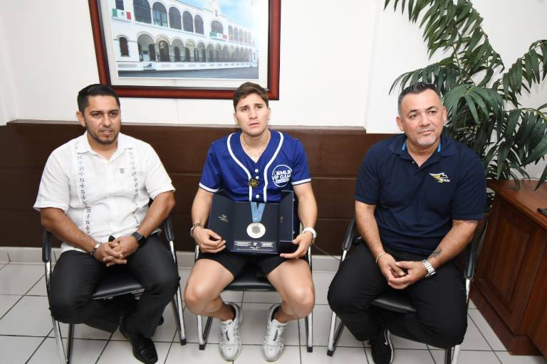 Felicita UAS a Marco Verde y Radamés Hernández por obtención del PED 2024