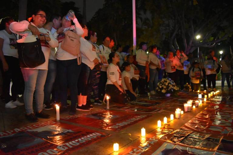 Crean camino de luz por las víctimas de desaparición forzada en Culiacán