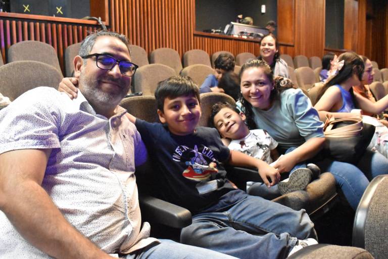 Disfrutan el mundo de la música y los cuentos