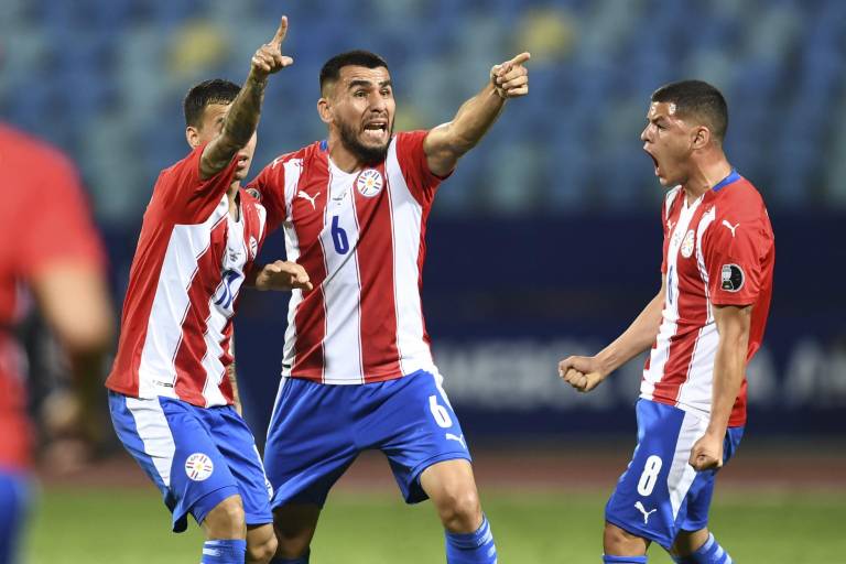 Golazo del Kaku Romero y doblete de Ángel Romero guían goleada de Paraguay a Bolivia