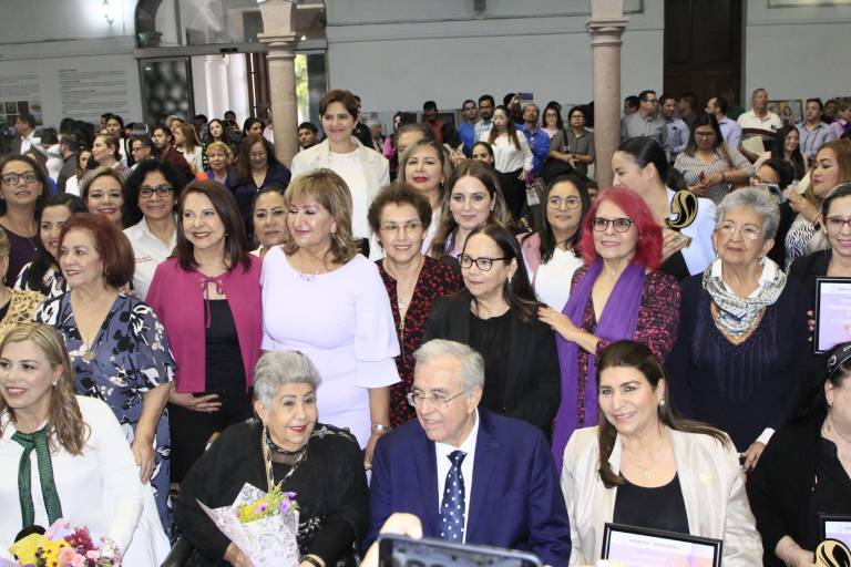 Reconocen a 46 mujeres sinaloenses por su contribución y legado a la sociedad