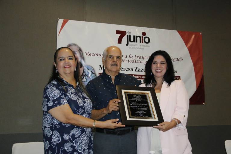 Reconocen trayectoria y legado de la maestra ‘Techa’