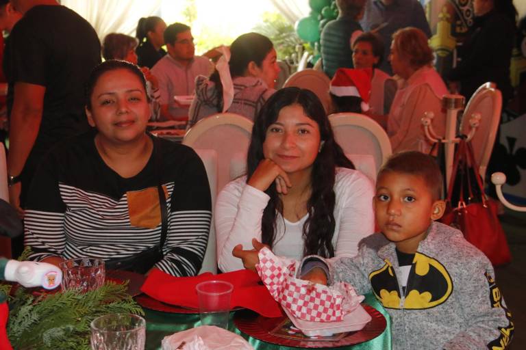 Celebra Ganac su tradicional posada con fiesta circense