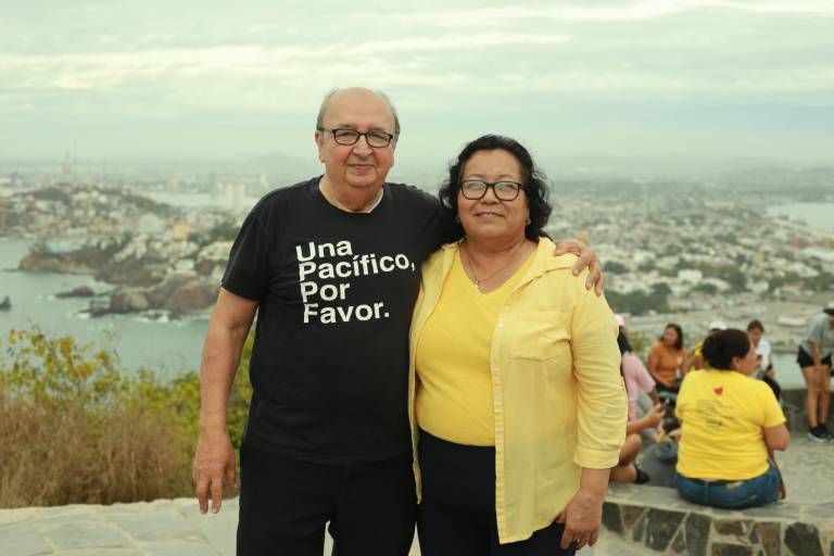 Damas de Anspac Mazatlán se ejercitan al subir al Faro