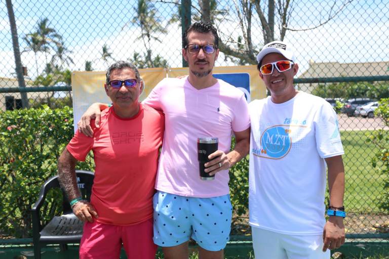 Conviven en el primer Torneo de Pádel en Estrella del Mar