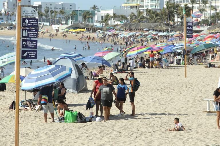 De ex funcionario de Conapesca detenido, de robo de camión y de Tigres, de las noticias para esta mañana