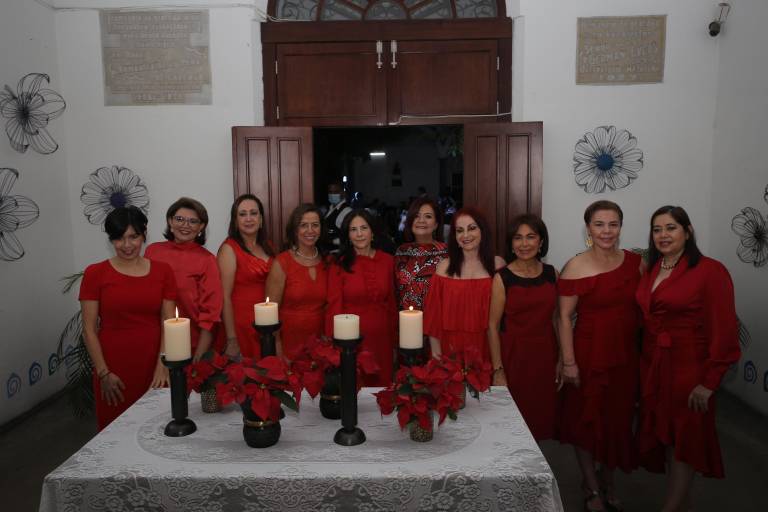 Escuchan música de zarzuela y ayudan a las niñas de Casa del Mar