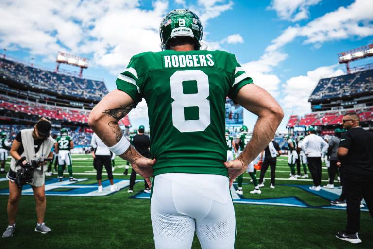 Aaron Rodgers se estrena en rivalidad Jets-Patriots
