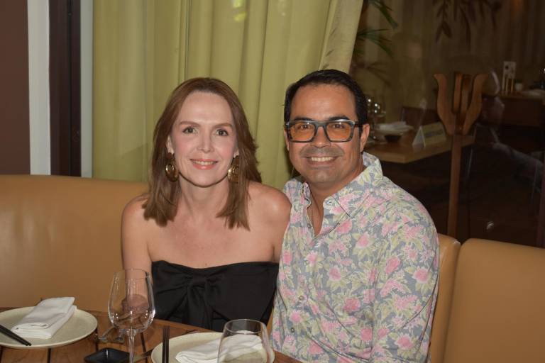 Celebran clientes y amigos el primer aniversario de Humaya Restaurante